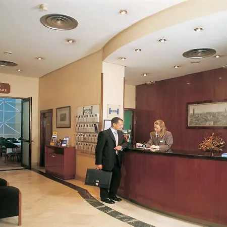 Hesperia Centro 3*